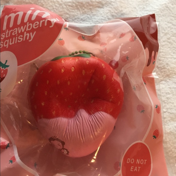 Rare Puni maru mini strawberry squishy - Picture 4 of 4